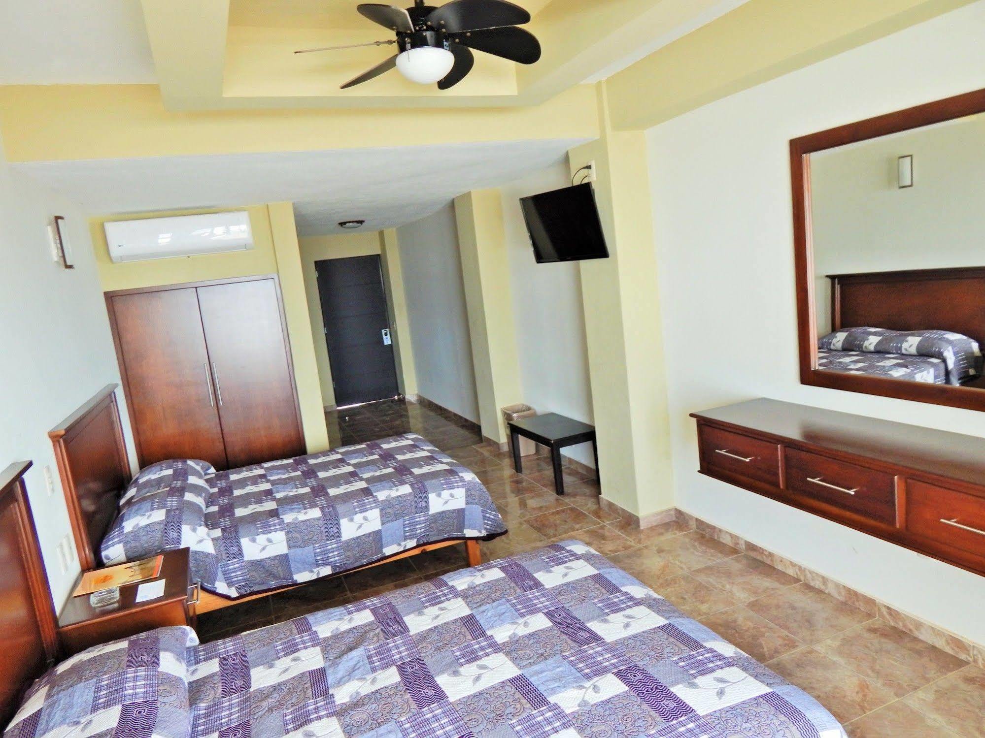 Hotel Las Jacarandas Mazatlán Exterior foto